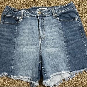 Arula  Shorts